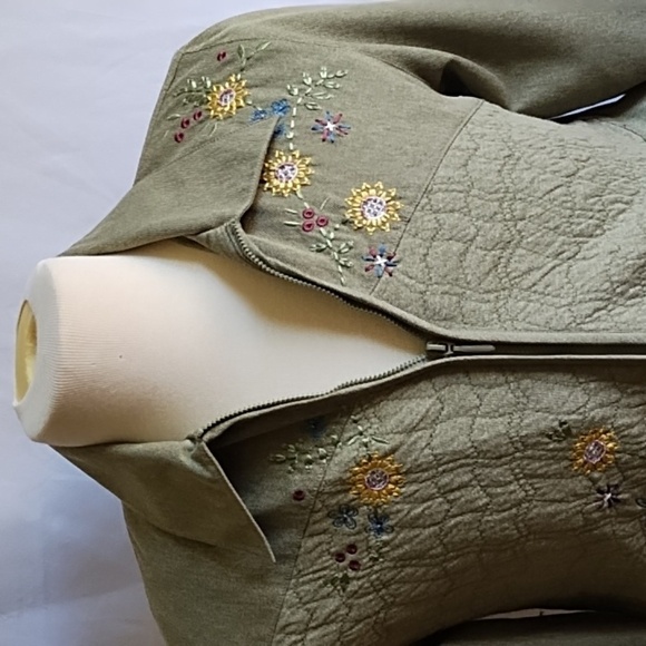 Alfred Dunner zip up jacket. Size 6 P - Picture 2 of 7